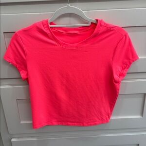 Alo bubblegum pink shirt - cropped length size Large
Worn once/like new sold out